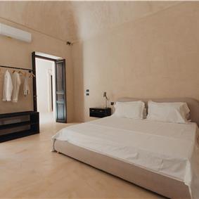 3 bedroom villa with heated pool in Noto, sleeps 6
